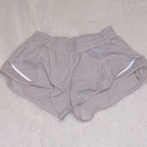 Lululemon Hottie Hot 2.5 White Size 4 worn 3/4 times